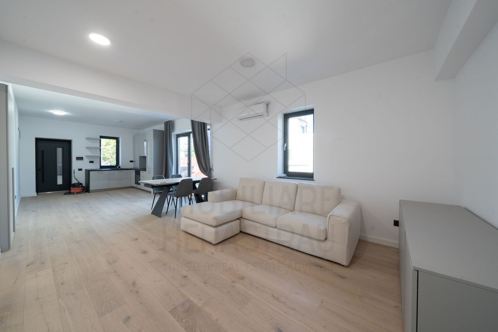 Apartament 3 camere Aviatiei | La 3 minute de metrou | Curte si gradina