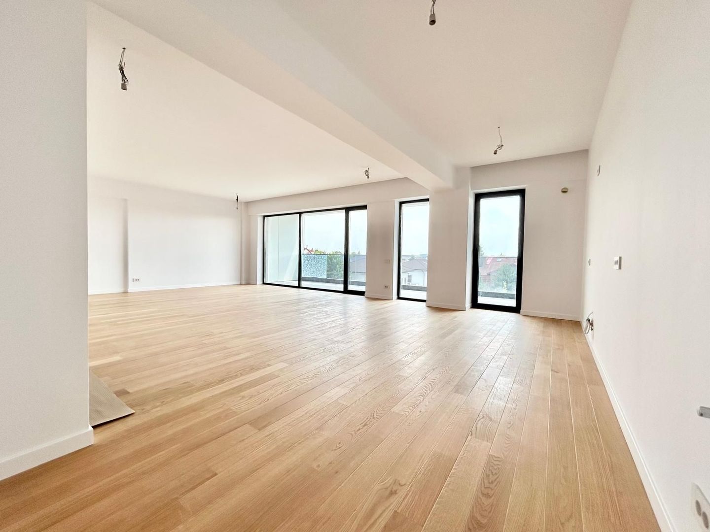 Apartament 4 camere de inchiriere zona Pipera .