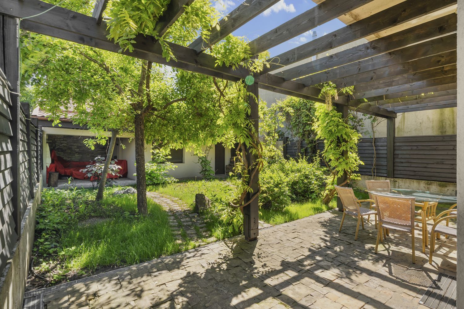 ARTSY LAKEFRONT VILLA | BANEASA