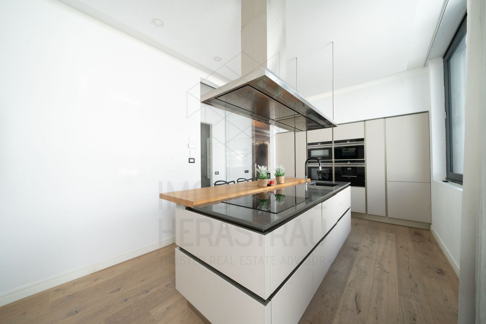 Cortina Residence | Luxury one bedroom for rent