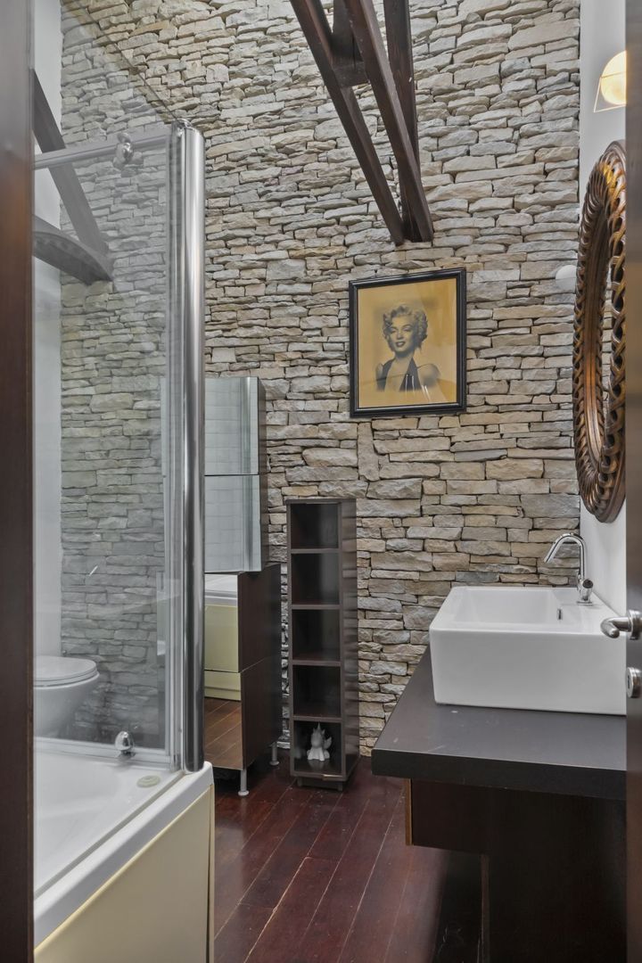 ARTSY LAKEFRONT VILLA | BANEASA