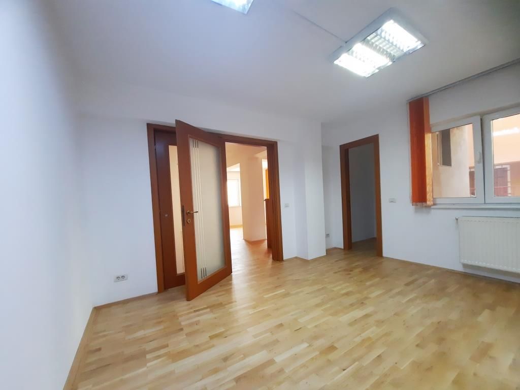 Stefan cel Mare Duplex 4 camere curte interioara Spatiu Birouri/Rezidential