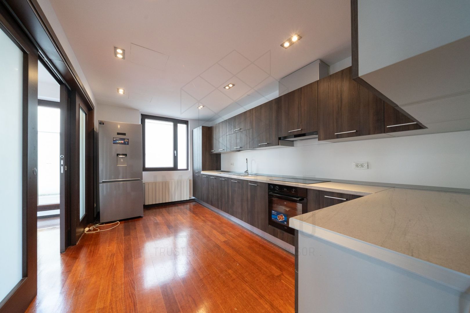 CAPITALE AREA Penthouse for rent