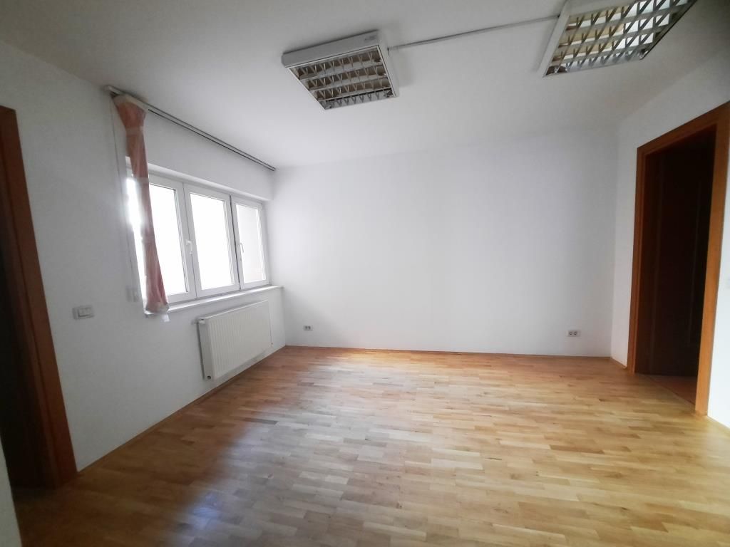 Stefan cel Mare Duplex 4 camere curte interioara Spatiu Birouri/Rezidential