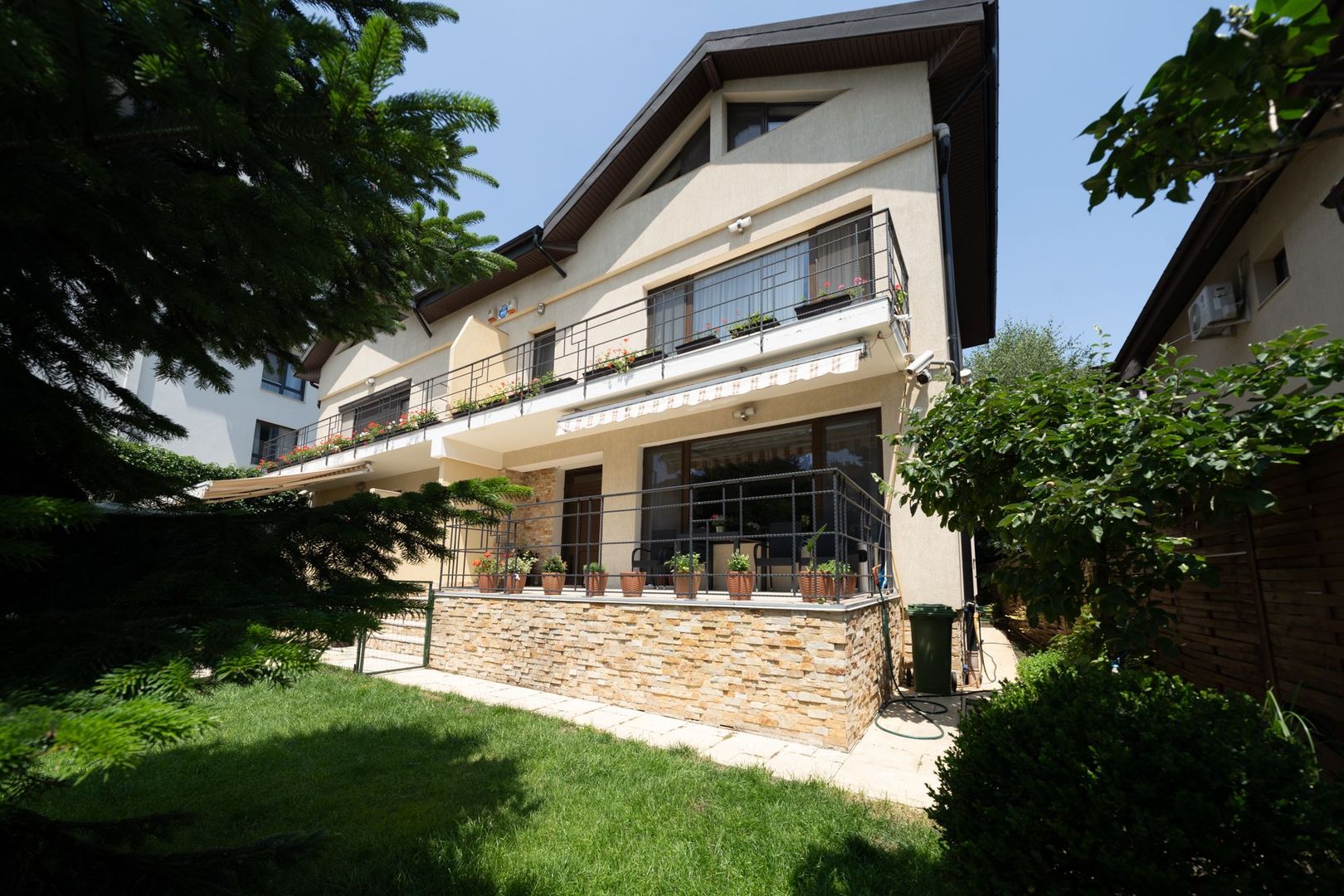 Vila Duplex Titan | Codrii Neamțului | Lângă Parc Titanel