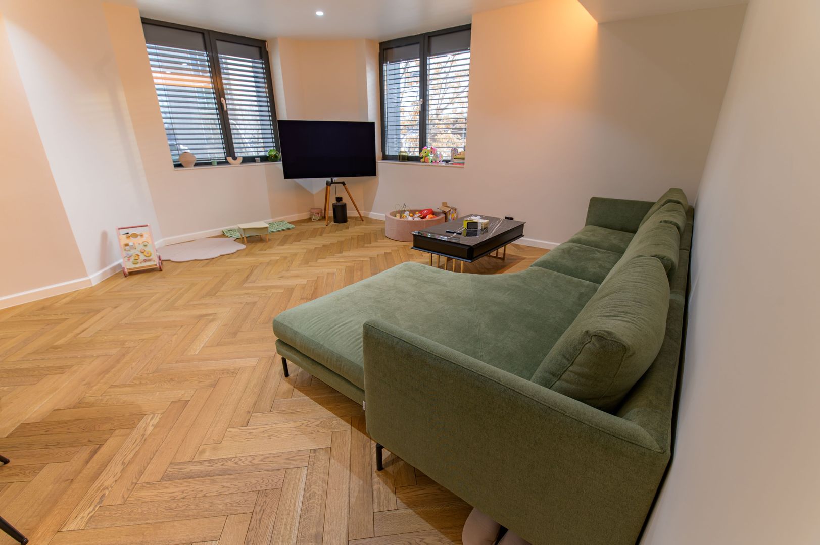 Apartament cu 4 camere de vânzare în zona Soseaua Nordului