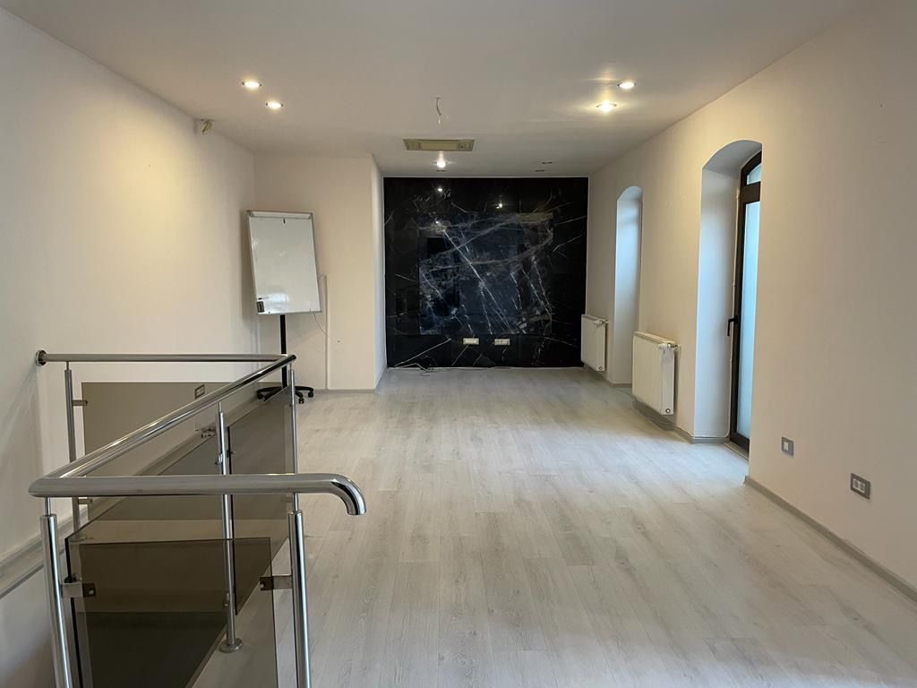 Piata Victoriei | Cladire de Birouri de vanzare