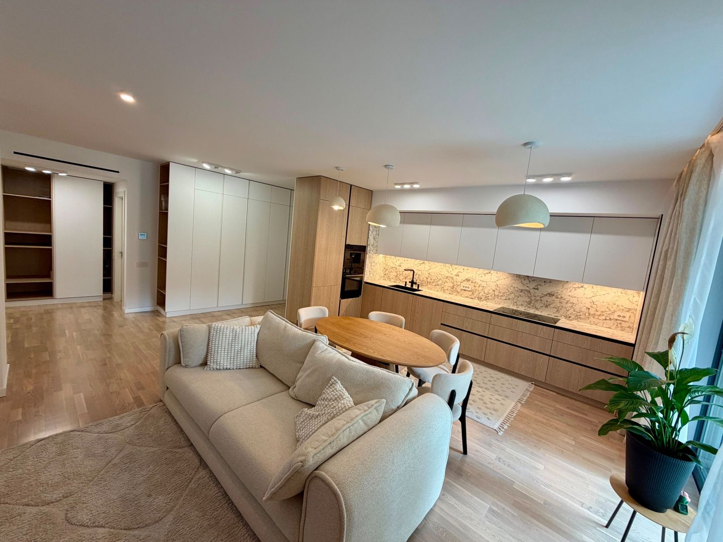 Apartament superb cu 4 camere si gradina privata – parter | 2 locuri de parcare