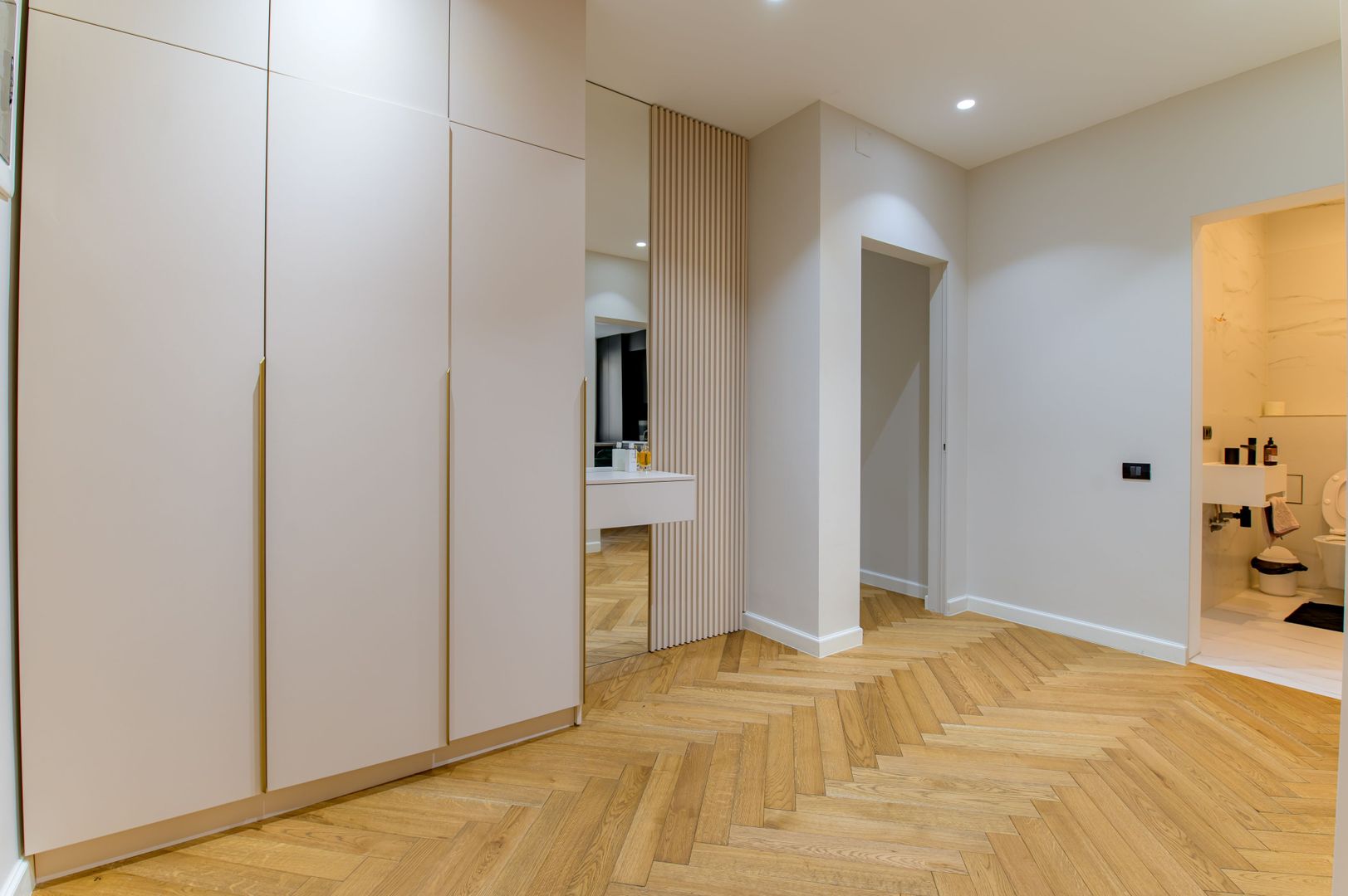 Apartament cu 4 camere de vânzare în zona Soseaua Nordului