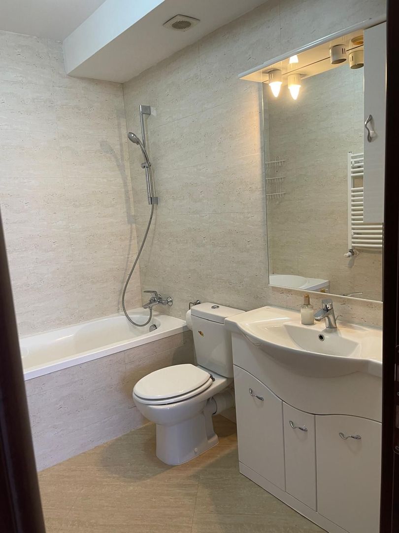 Apartament cu 3 camere de închiriat în zona Herastrau