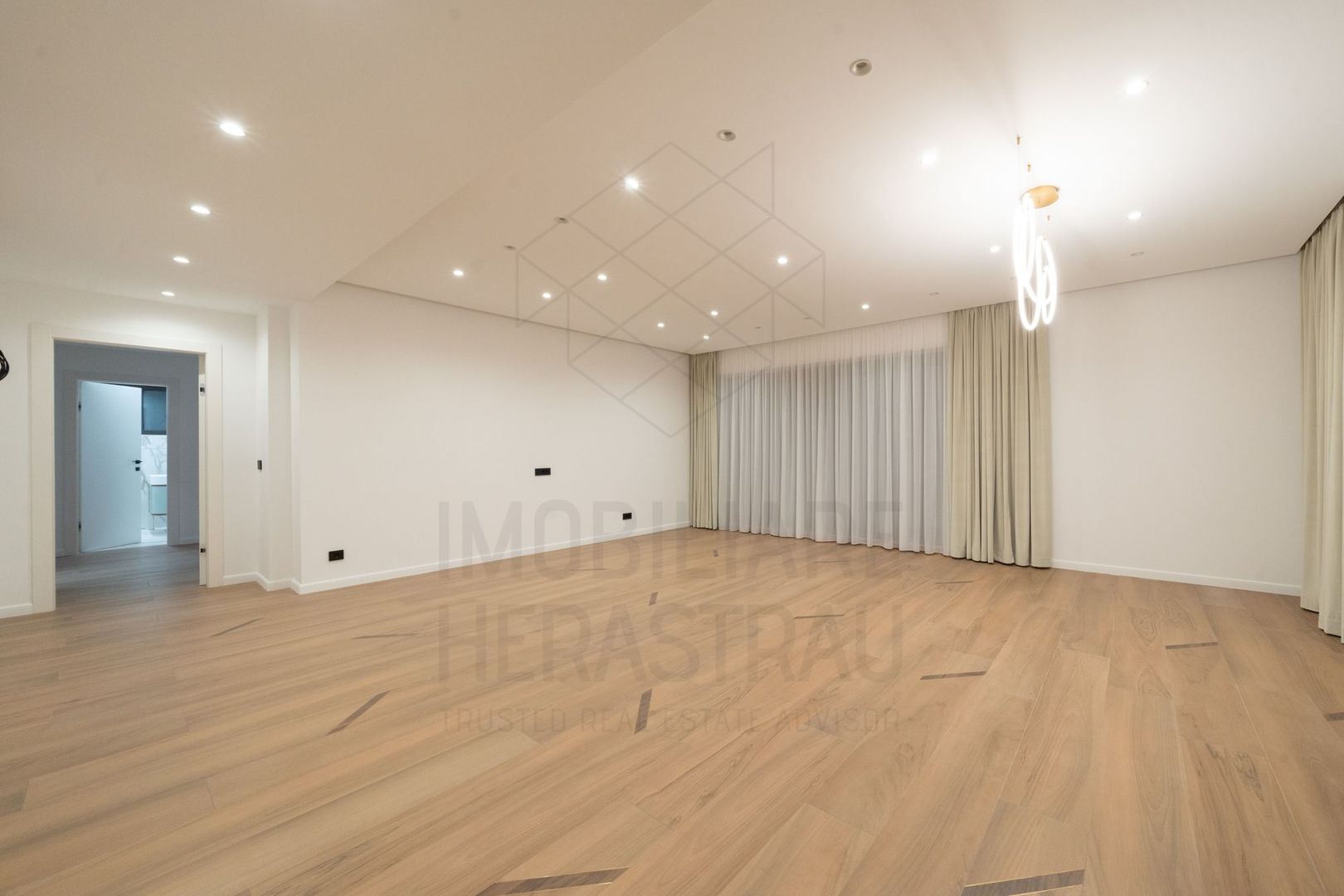 5 room Apartment for sale, Primaverii area