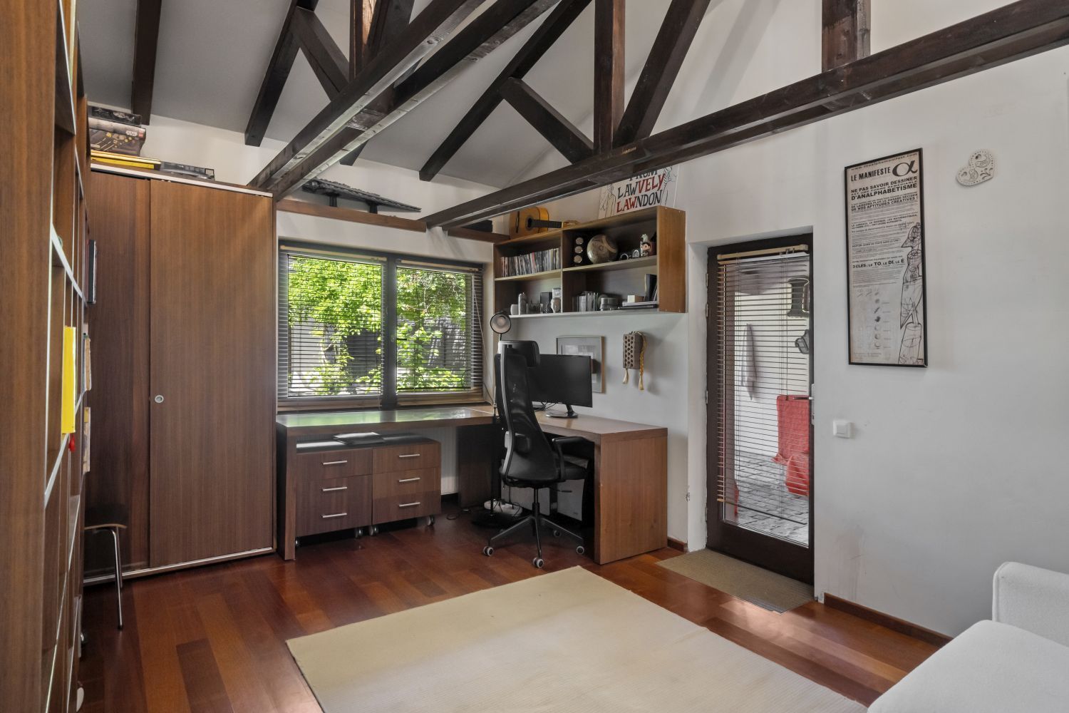 ARTSY LAKEFRONT VILLA | BANEASA