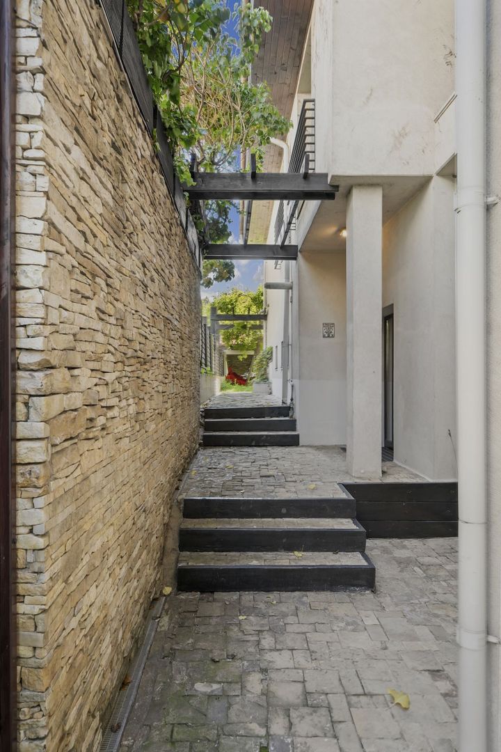 ARTSY LAKEFRONT VILLA | BANEASA