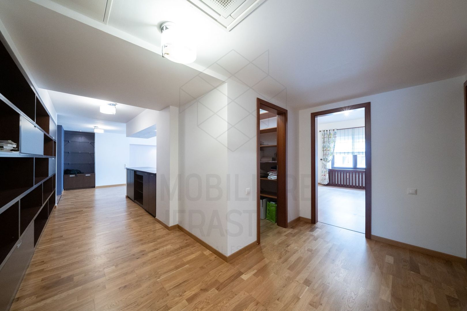 Satul Francez | Herastrau | Apartament spațios 4 camere | Loc parcare si boxă