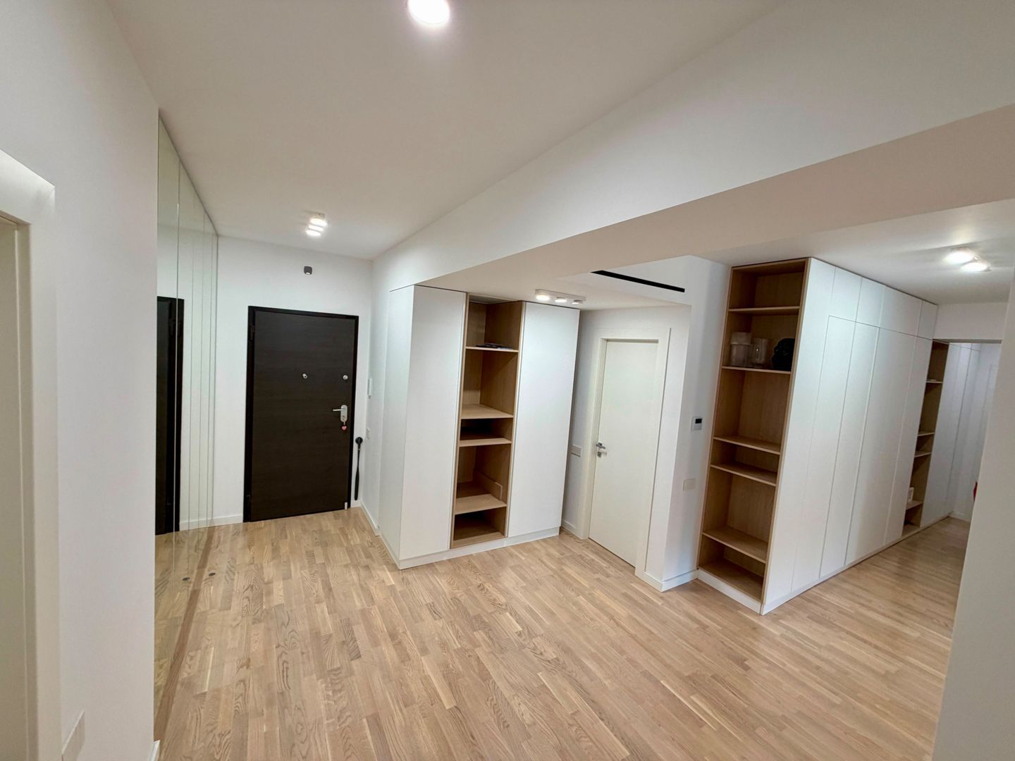 Apartament superb cu 4 camere si gradina privata – parter | 2 locuri de parcare