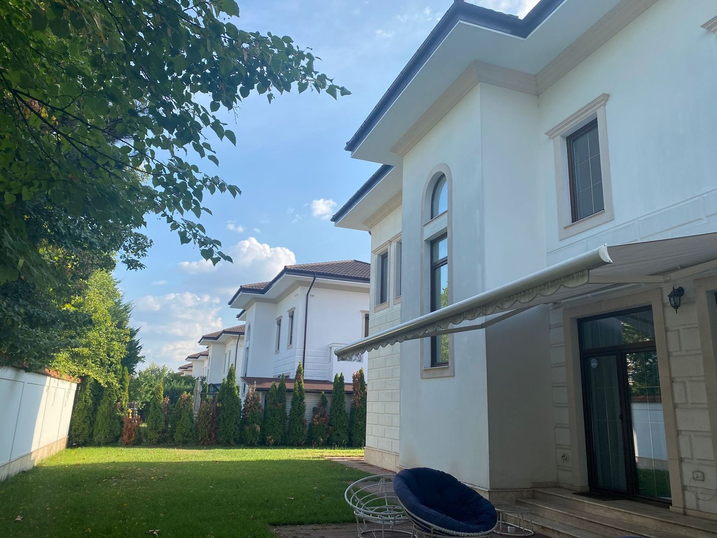 Special villa on Iancu Nicolae I Garage 2 cars and yard 500 sqm