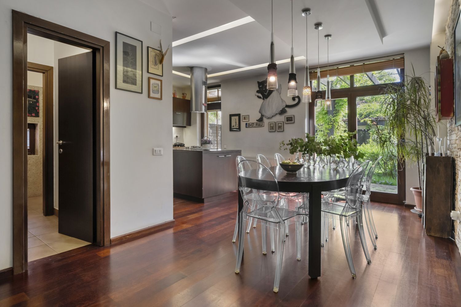 ARTSY LAKEFRONT VILLA | BANEASA