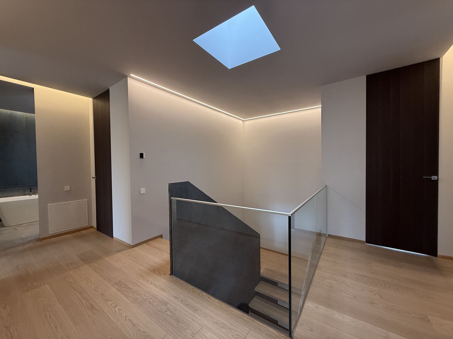 Vilă contemporană premium cu piscină, 500mp construiți, garaj 2 masini