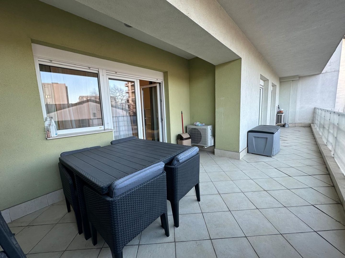 White Baccardi Superb terrace, bright, open view, parking