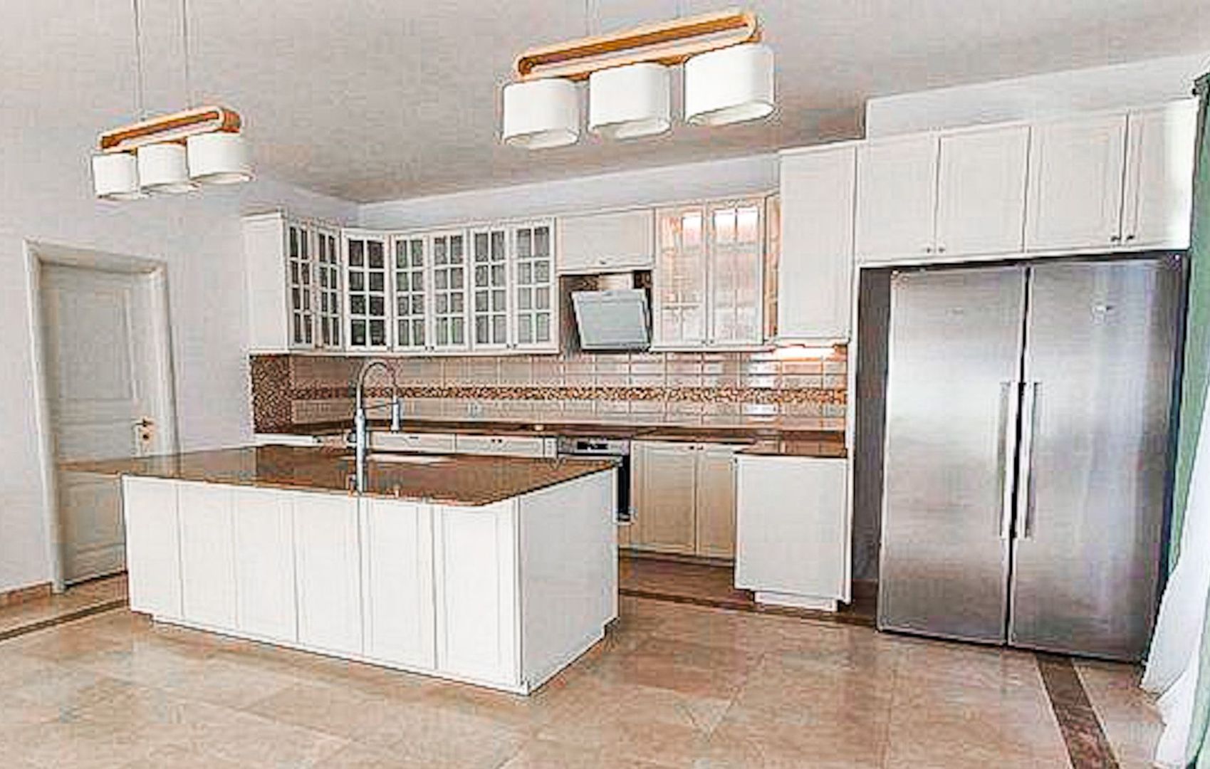 Special villa on Iancu Nicolae I Garage 2 cars and yard 500 sqm