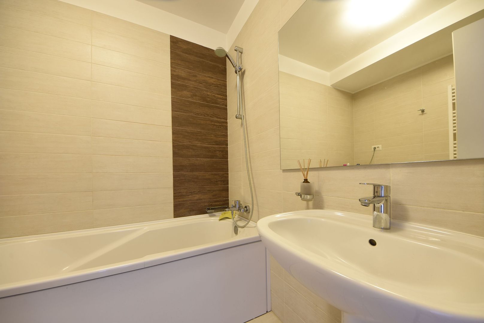 Apartament generos 3 camere , 2 locuri de parcare, Pet friendly | Iancu Nicolae