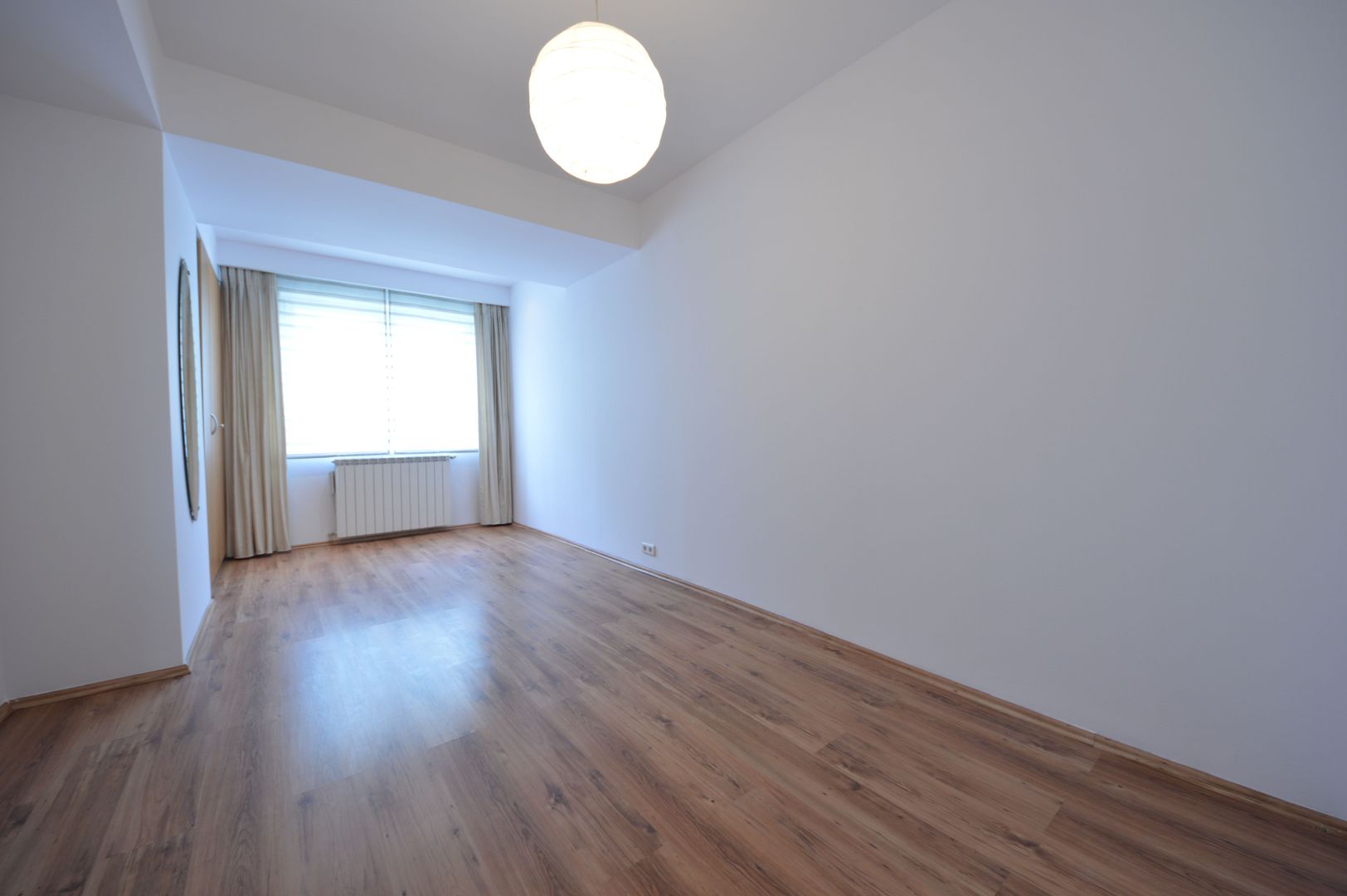 Apartament cu 4 camere de închiriat în zona Herastrau