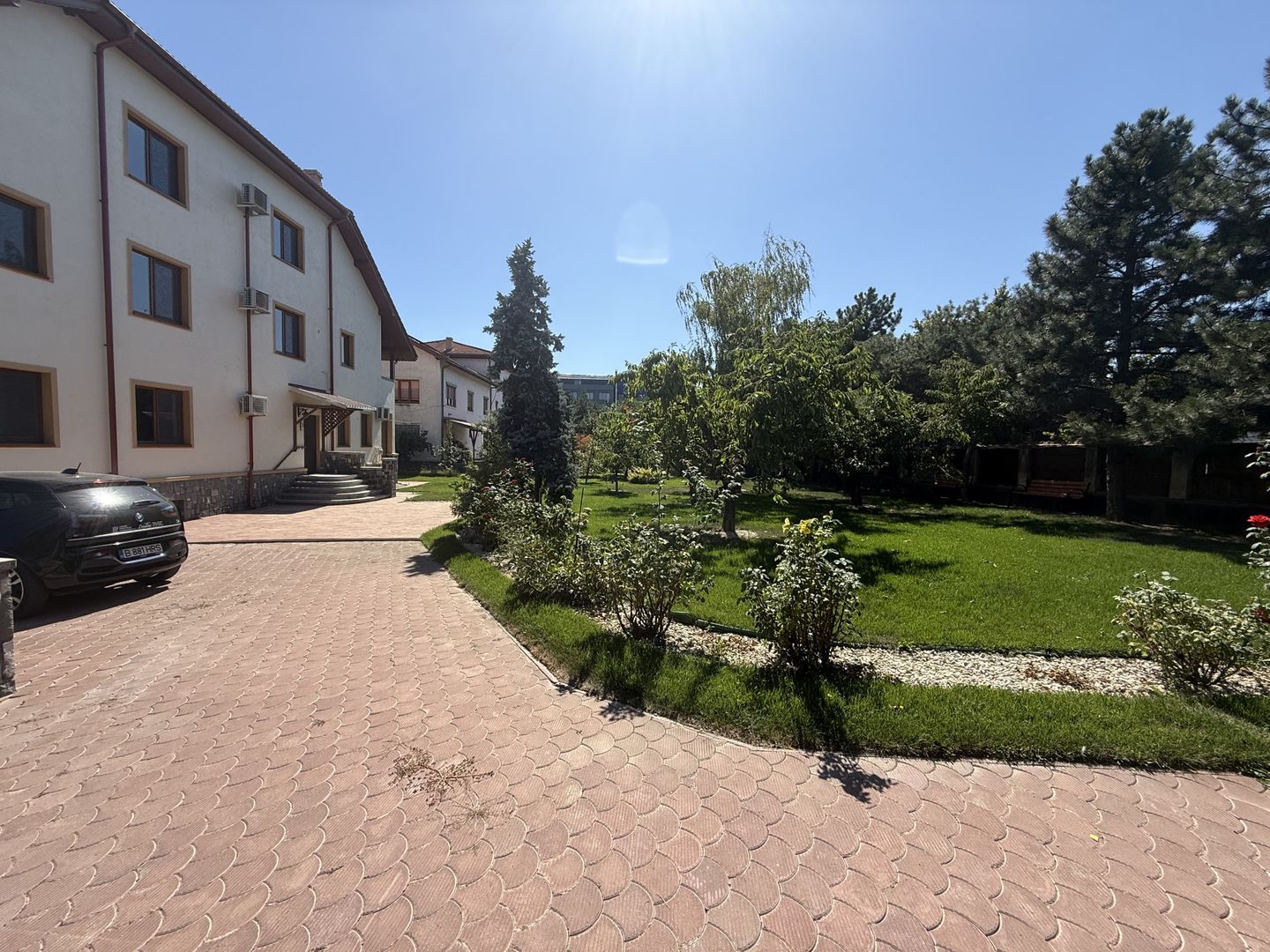 Vila spațioasă în Sisesti | 600 mp | 9 locuri de parcare | Teren 1500 mp