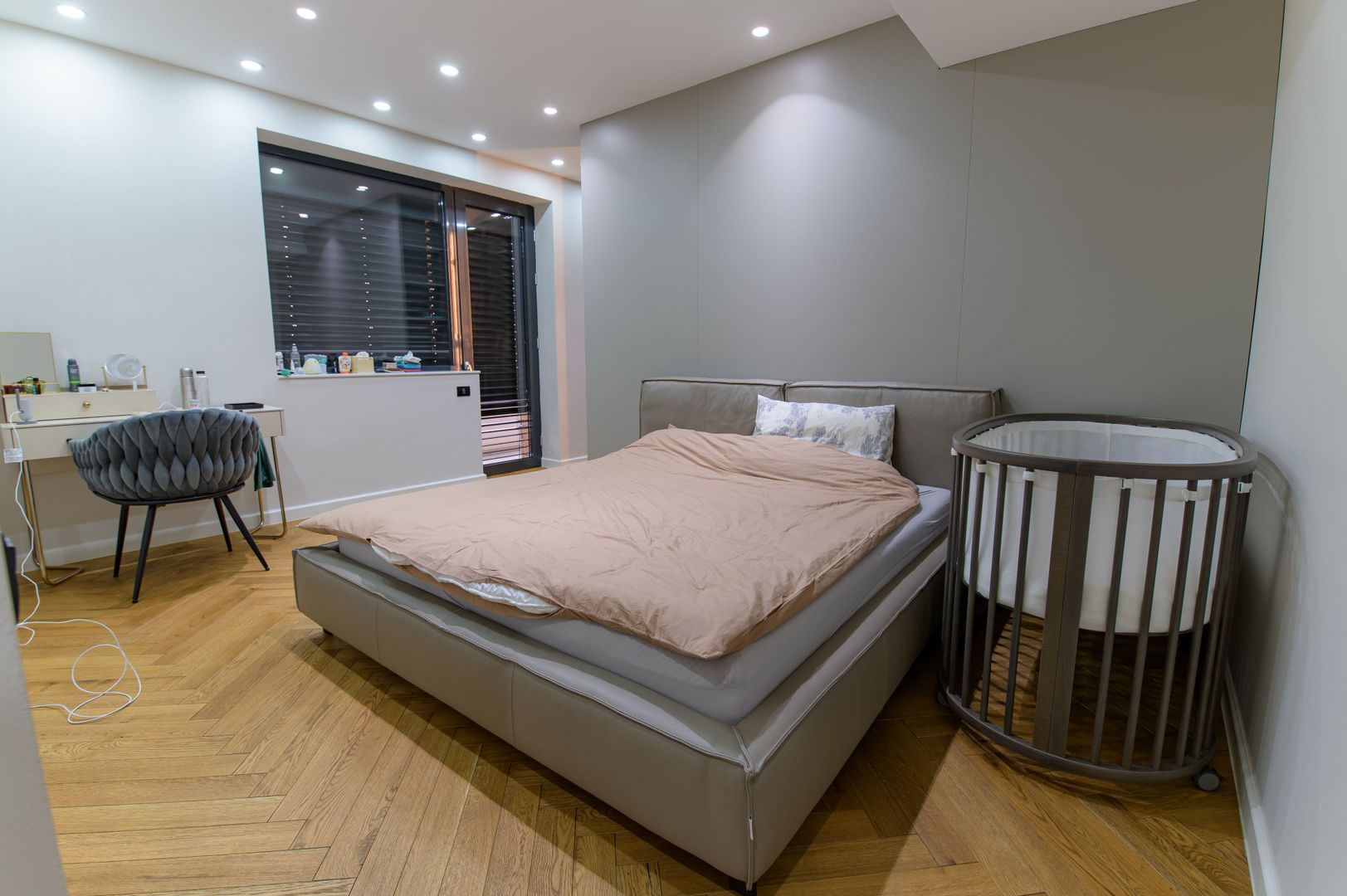 Apartament cu 4 camere de vânzare în zona Soseaua Nordului