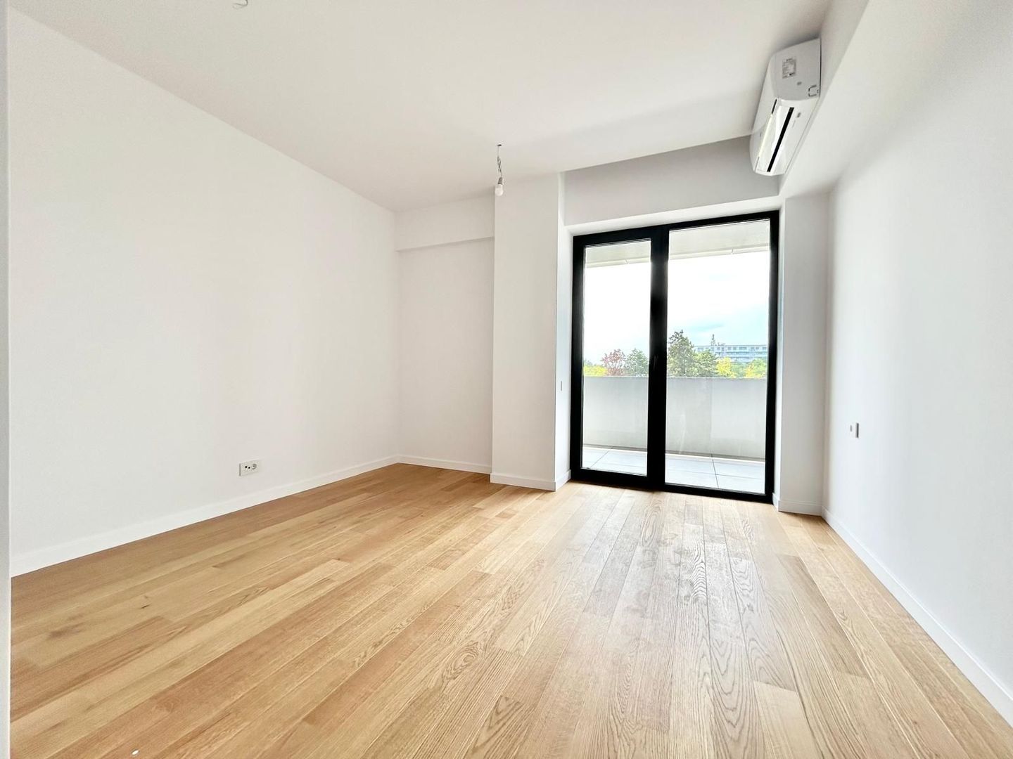 Apartament 4 camere de inchiriere zona Pipera .