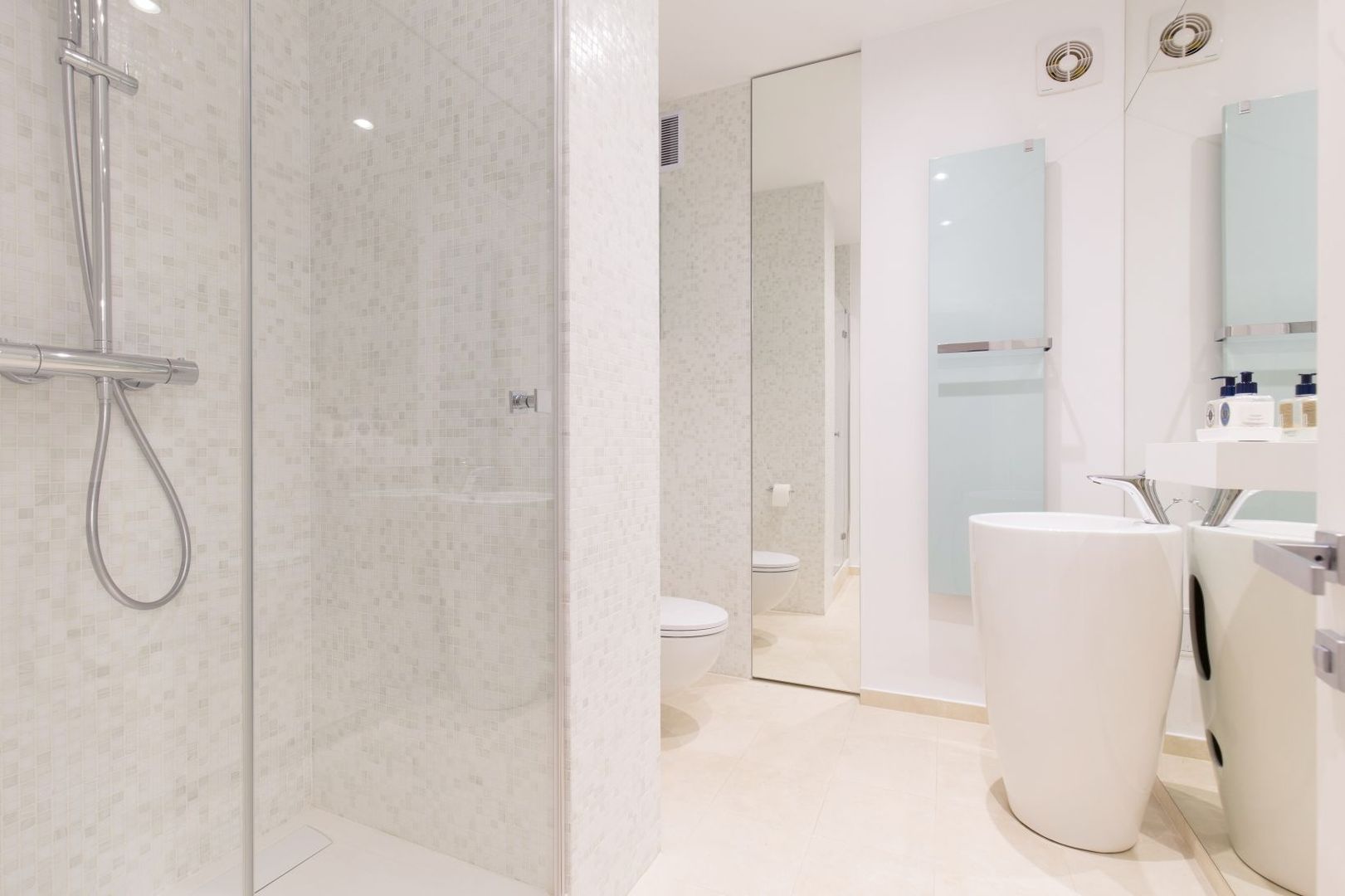 Luxury two bedroom for rent on Nordului street
