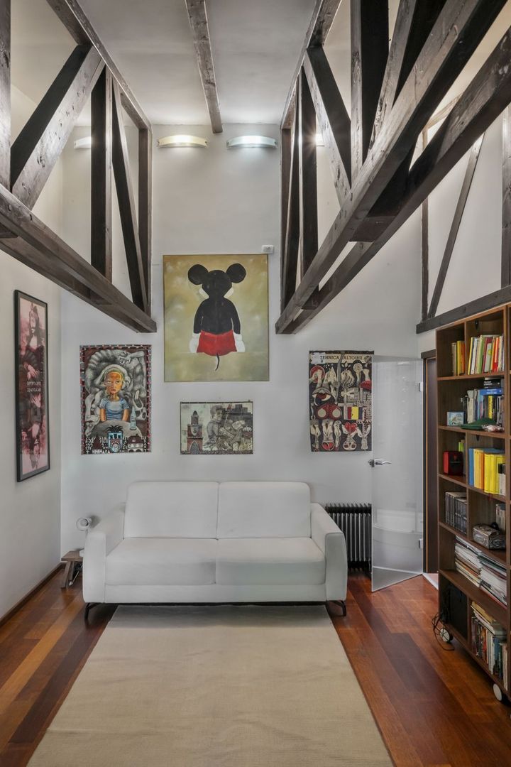 ARTSY LAKEFRONT VILLA | BANEASA
