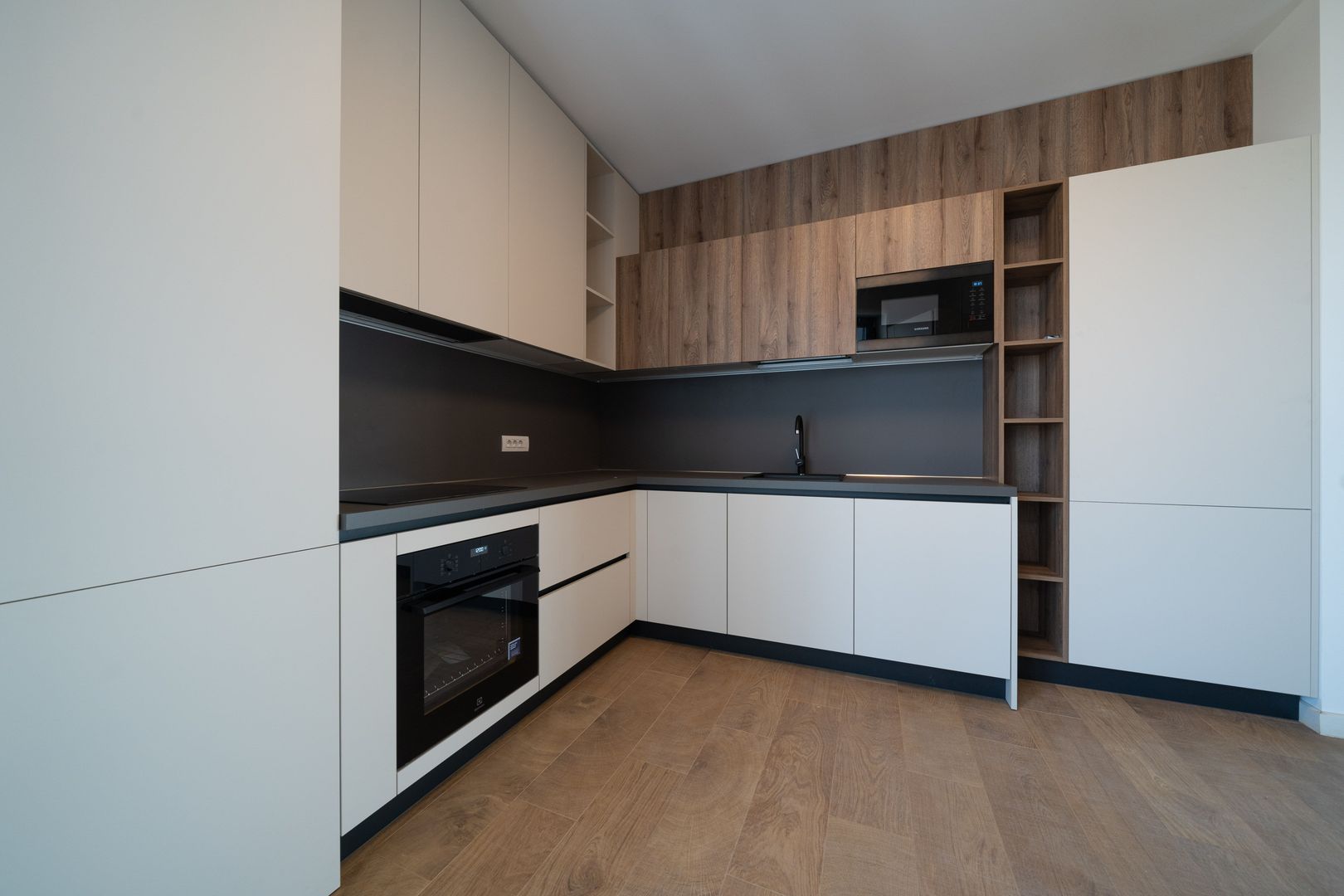 One Herastrau Park | Luxury 2 bedrooms apartment on first use, parking included