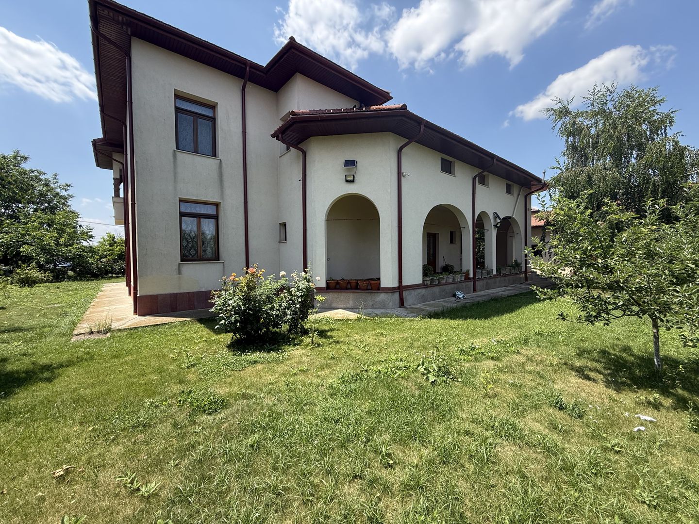 Conac neoromânesc în stil brâncovenesc | 600 mp utili | Domeniu de 2.400 mp