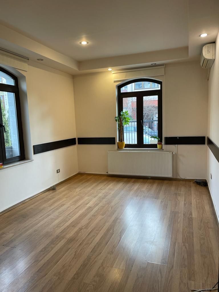 Piata Victoriei | Cladire de Birouri de vanzare