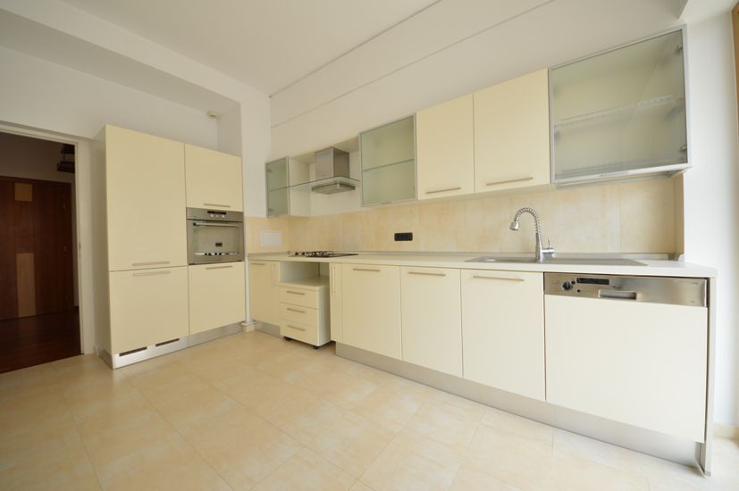 5 room Apartment for sale, Primaverii area