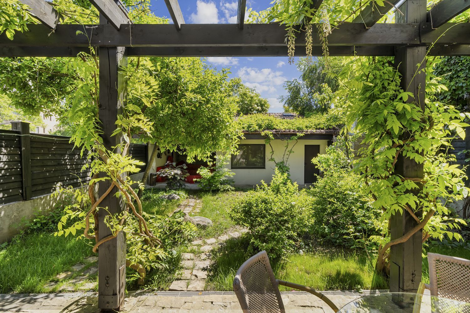 ARTSY LAKEFRONT VILLA | BANEASA