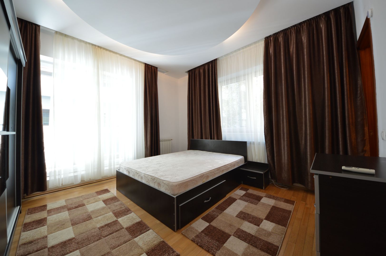 Apartament 4 camere de închiriat în zona Herastrau