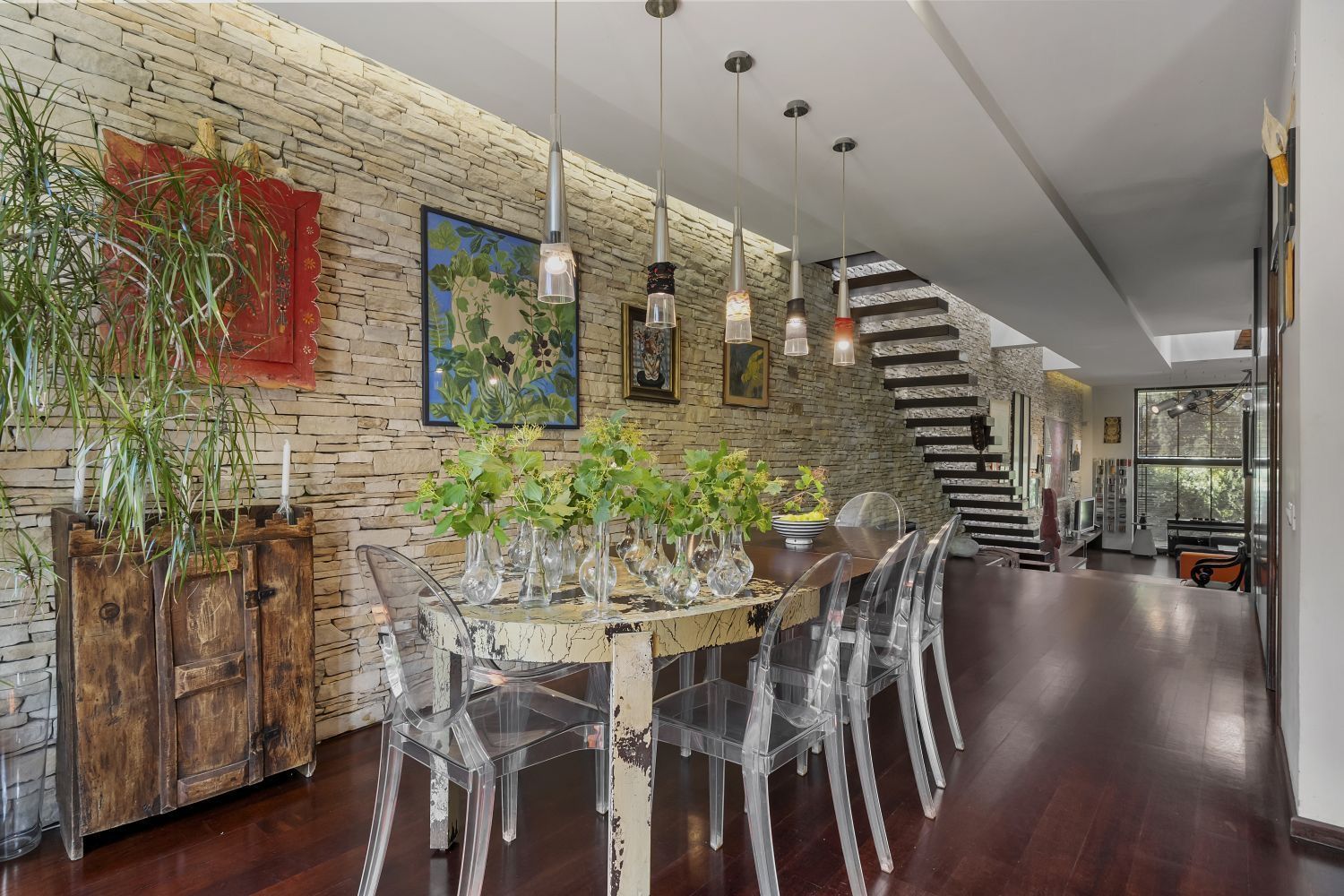 ARTSY LAKEFRONT VILLA | BANEASA