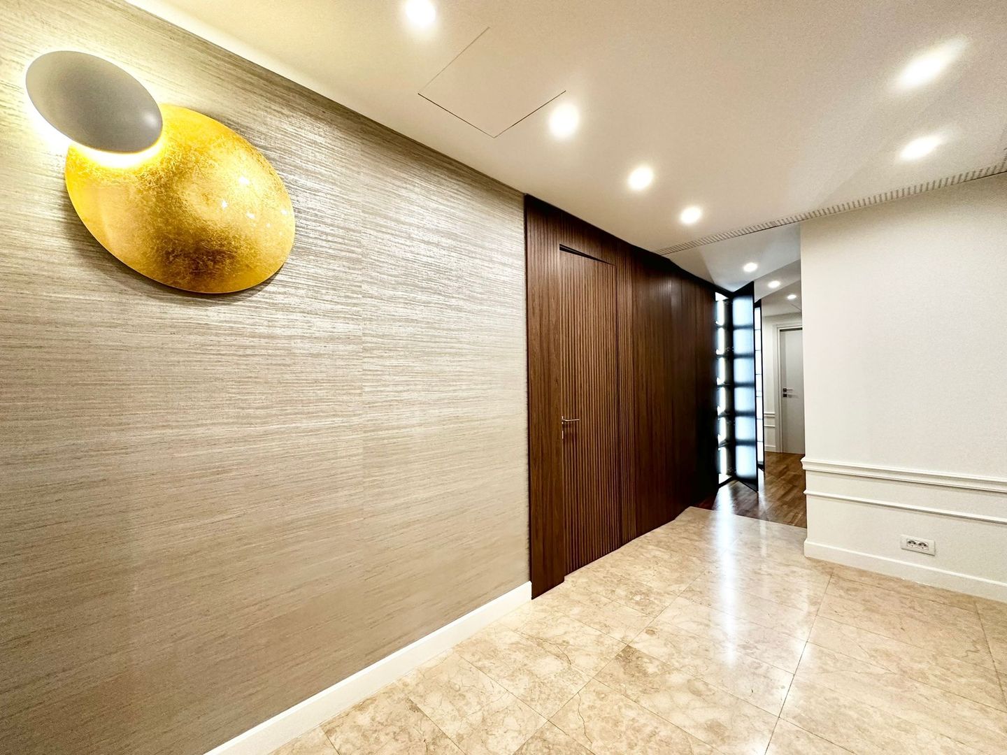 Washington Residence | Luxury 3 bedroom apartment for rent | Private garden