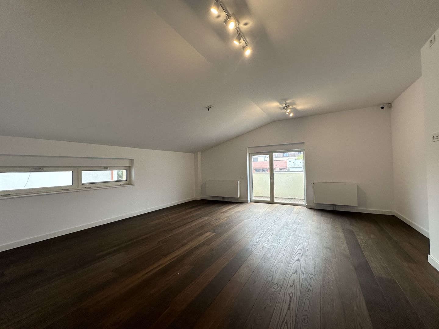 Aron Cotrus | Satul Francez | Vila superba 7 camere | Herastrau