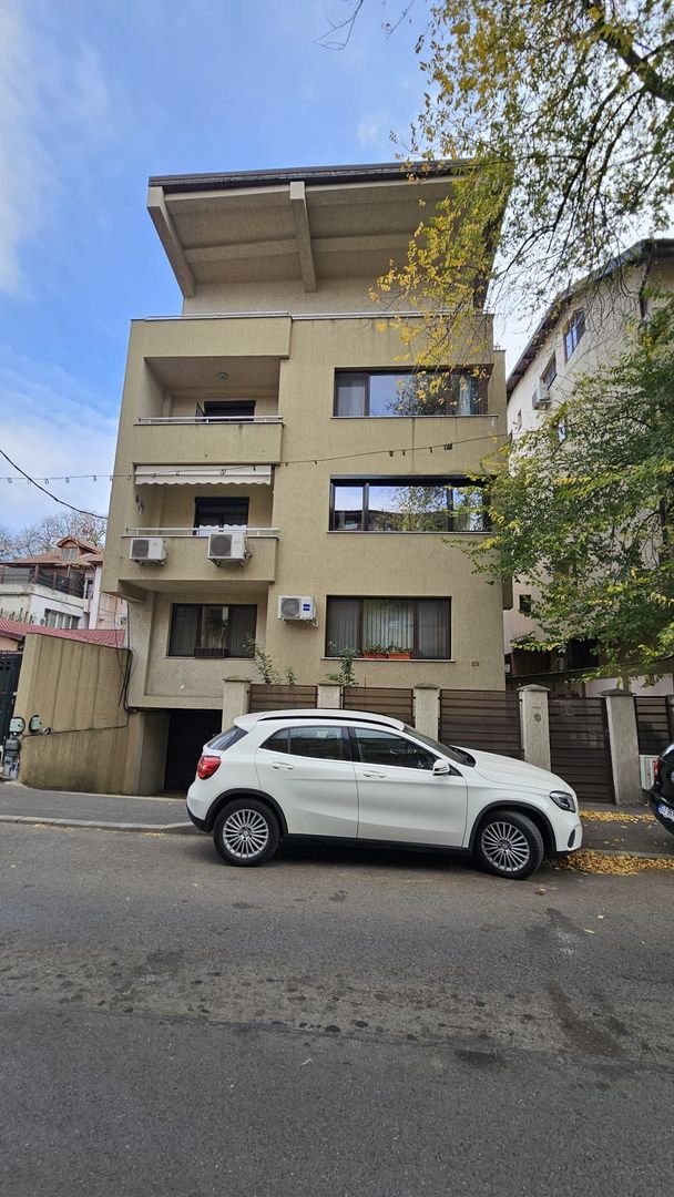 Apartament 3 camere de inchiriat in zona selecta si linistita