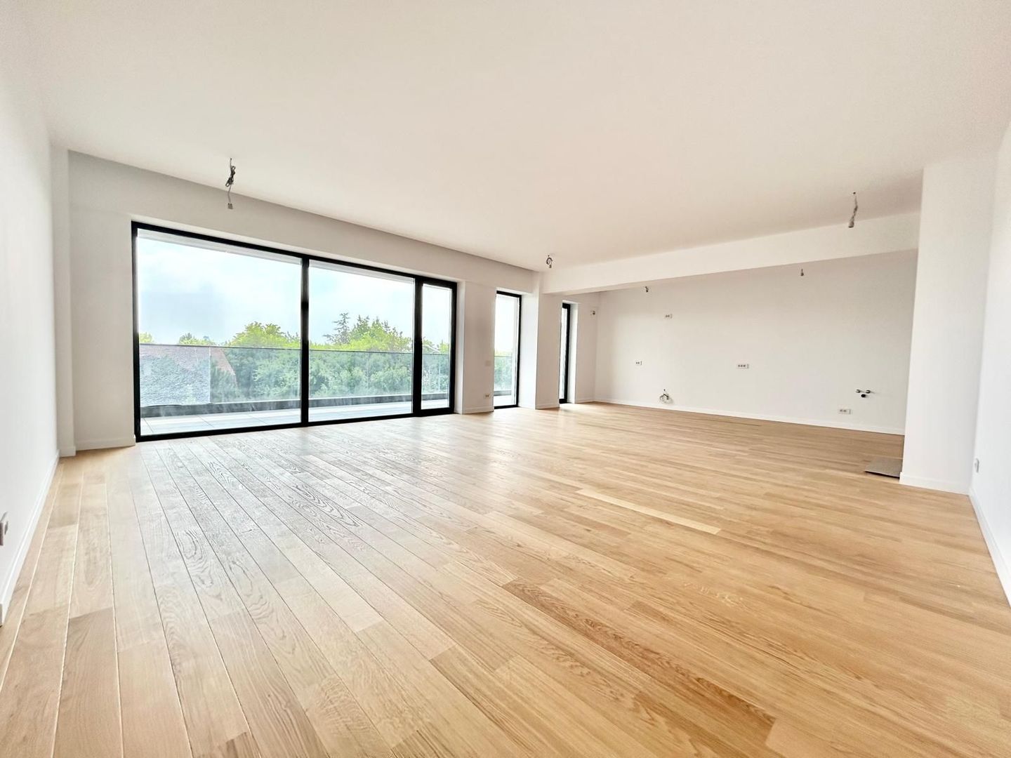 Apartament 4 camere de inchiriere zona Pipera .