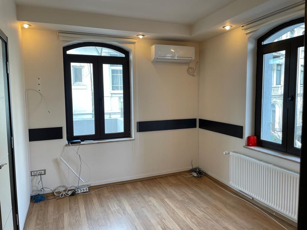 Piata Victoriei | Cladire de Birouri de vanzare