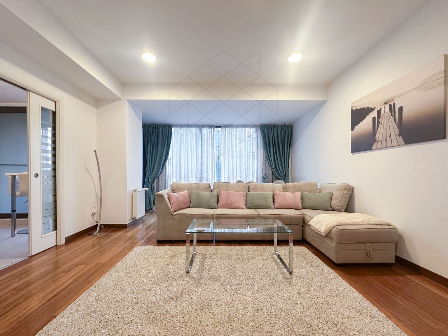 Apartament ,luminos , camera de dresing ,loc parcare subteran.