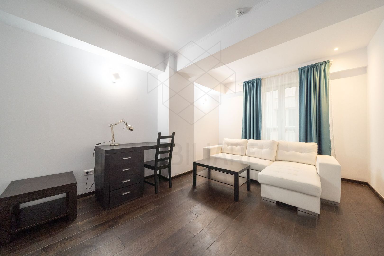 Rafinament urban și texturi naturale într-un apartament contemporan spectaculos