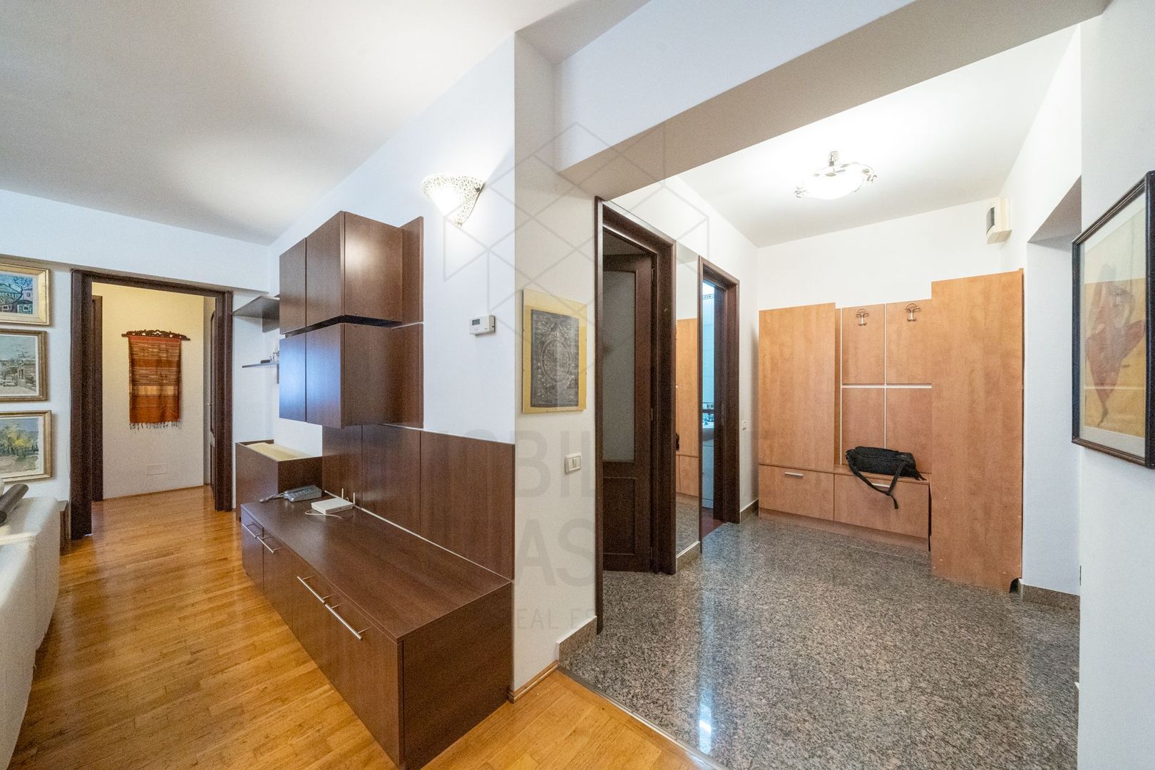 5 room Apartment for rent, Aviatorilor area