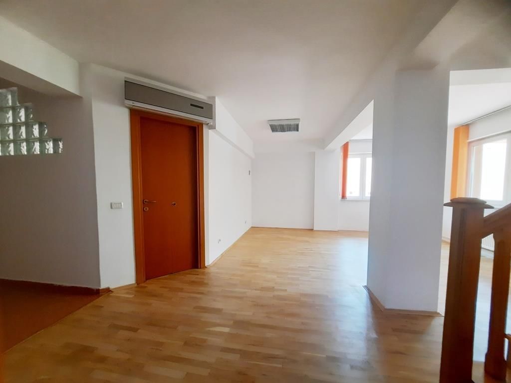 Stefan cel Mare Duplex 4 camere curte interioara Spatiu Birouri/Rezidential