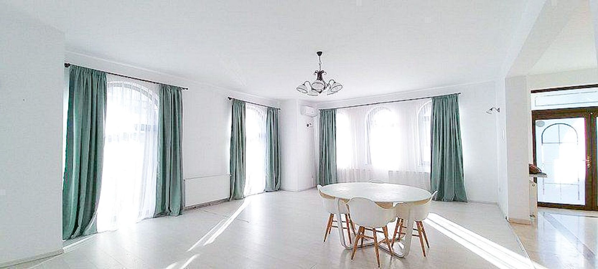 Special villa on Iancu Nicolae I Garage 2 cars and yard 500 sqm