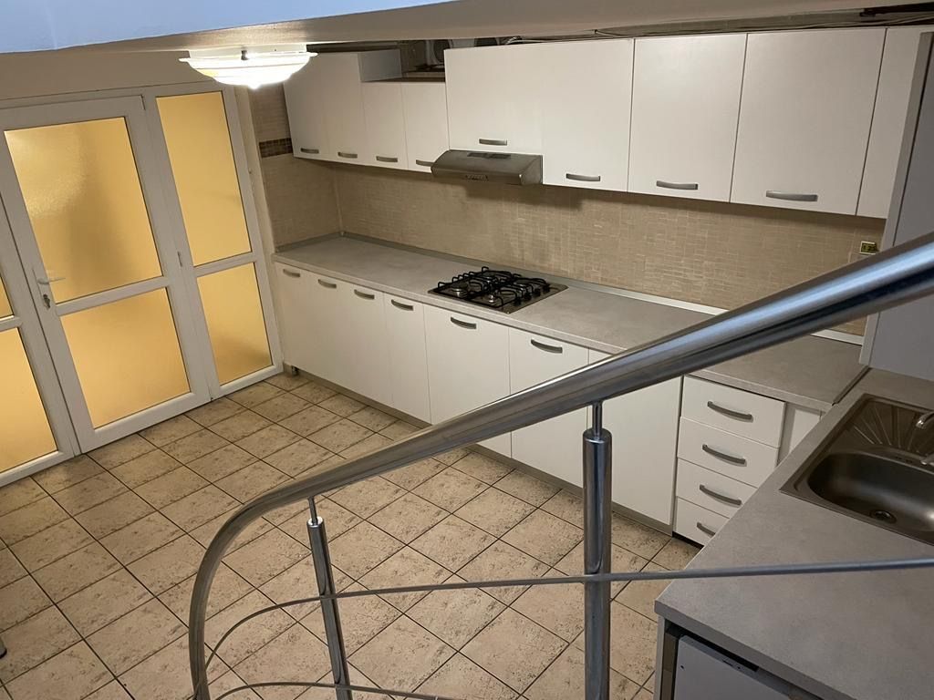 Piata Victoriei | Cladire de Birouri de vanzare