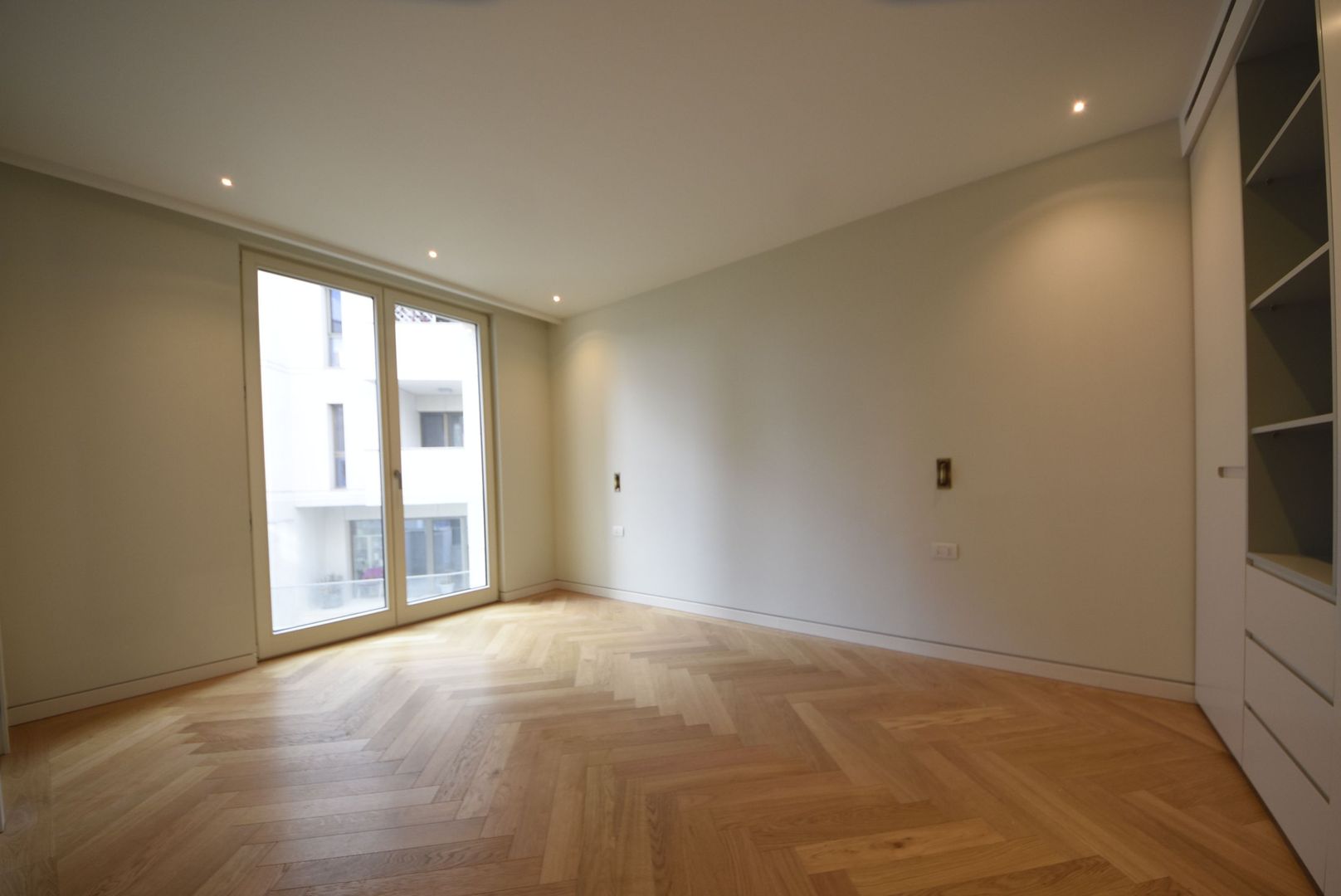 5 camere de inchiriat | BLOC NOU | ZONA DOROBANTI